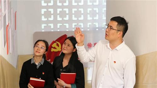 做精进教师 育和乐学生