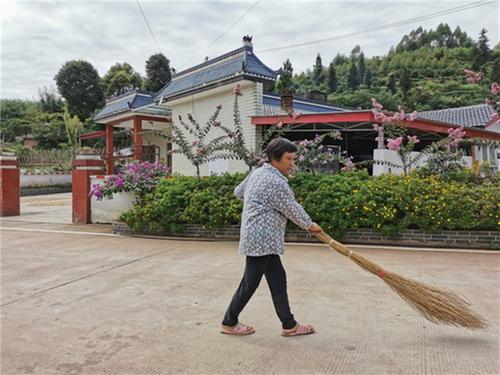 罗波乡西坝村:党群团结一心美环境