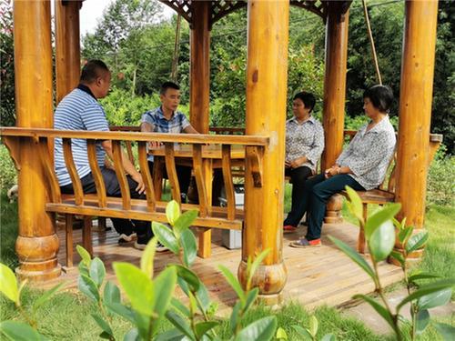 罗波乡西坝村：党群团结一心美环境