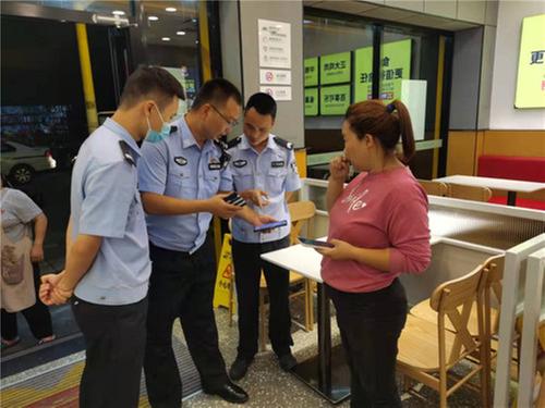 华蓥市：民警果断出手 百姓成功挽损