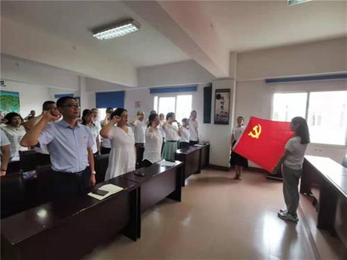 彭山二小开展教师节主题党日活动