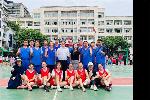 巴州区第十三届“红烛杯”教职工篮球成功举办 巴州区一小获佳绩