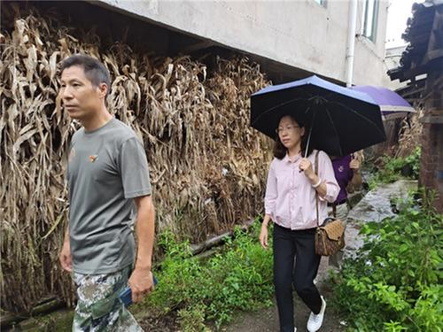 泸县科协到百和镇楼方咀村全面排查地震受灾情况