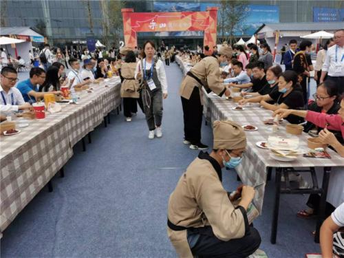 首届乐山国际美食节开幕