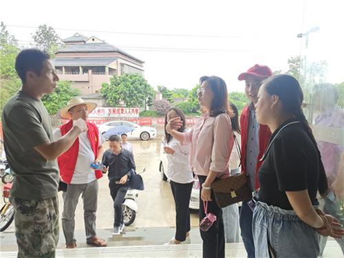 泸县科协到楼方咀村排查地震受灾情况