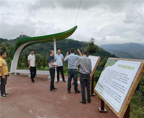 荥经县科协助力循环现代农业园区建设