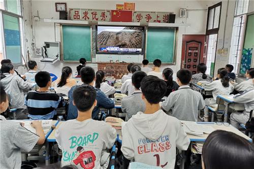 代市实验学校多形式纪念“九一八事变”90周年
