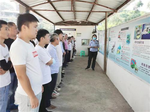 邻水县交警集中开展交通安全宣传教育