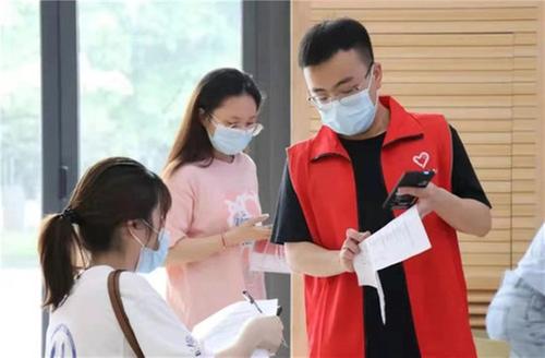 在奋进中闪耀青春之光