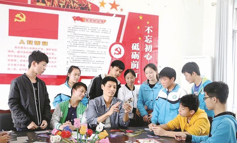 王世宏：用蝴蝶画描绘孩子“职业梦”