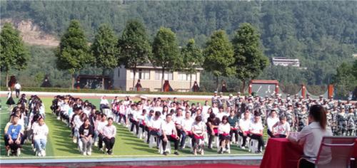南江县大河中学：千人齐诵“请党放心  强国有我”