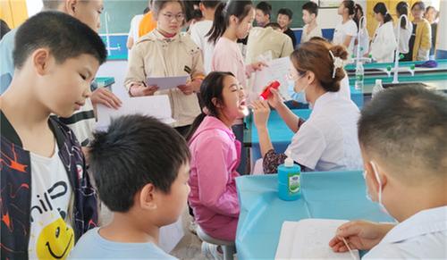 前锋区观塘初中进行学生健康体检