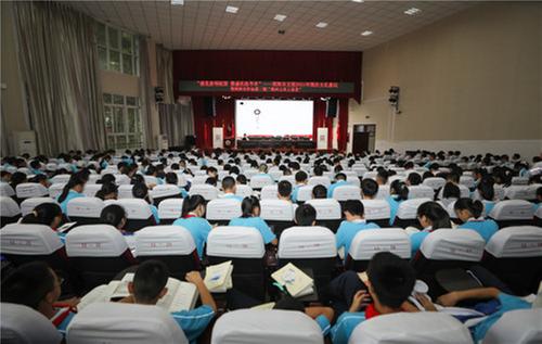 作家凌仕江做客“简州文学大讲堂”作专题文学讲座