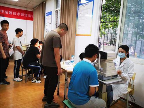 简阳市高级职业中学开展学生健康影响因素监测