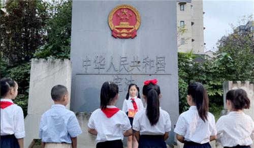 嘉陵区妇联开展“青春护航，守护成长”青少年法制宣传活动