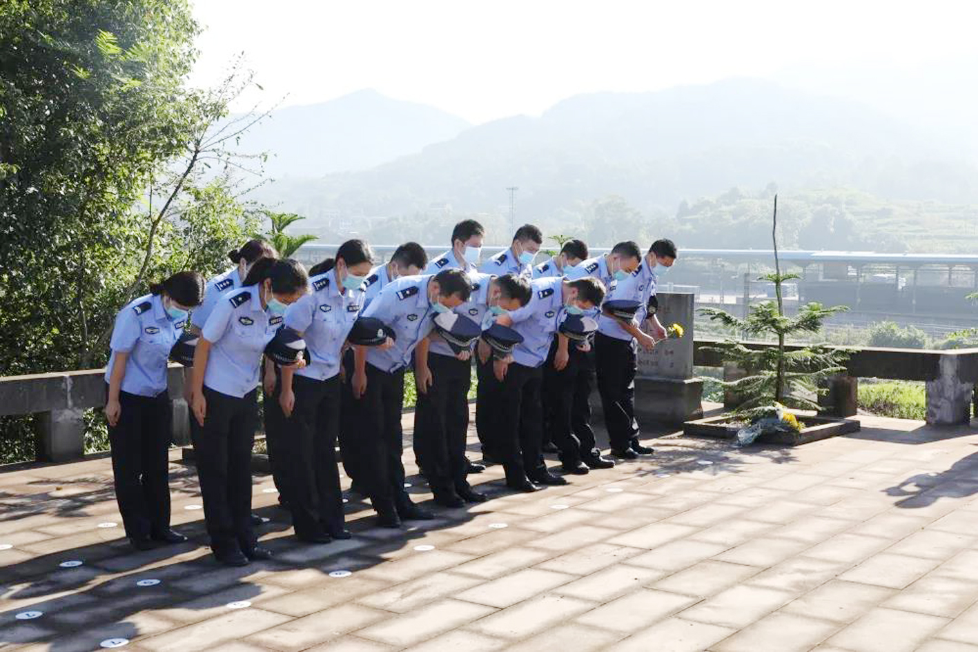 前锋区公安局开展祭奠英烈活动