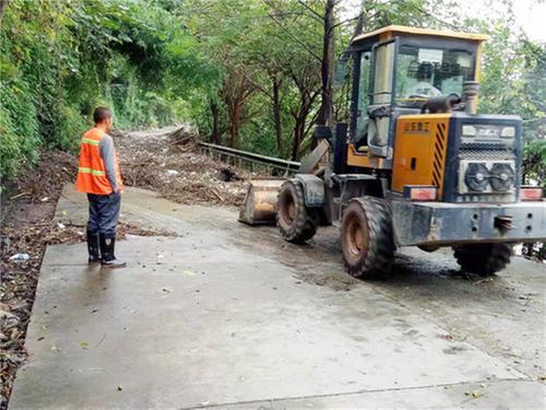 武胜县公路养护段全力抗洪抢险