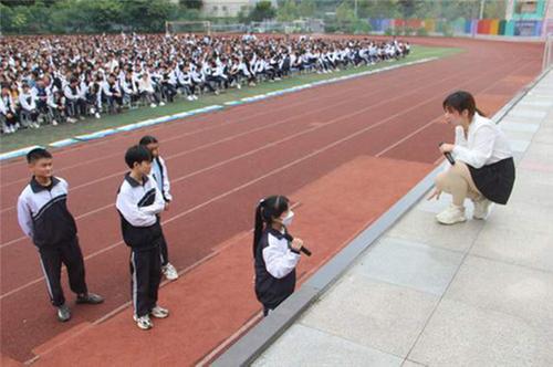 简阳职高开展“青春之心灵，青春之少年”精神卫生主题活动