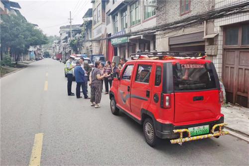 华蓥市庆华派出所：重拳整治电动三轮车非法载人