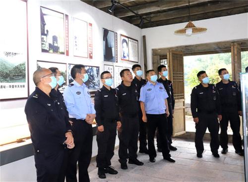 华蓥市公安局：参观毕占云将军展馆 传承红色基因