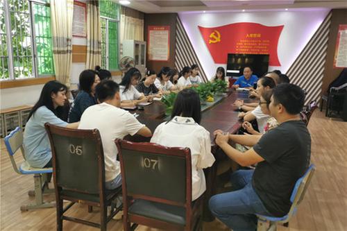 代市小学召开新教师座谈会