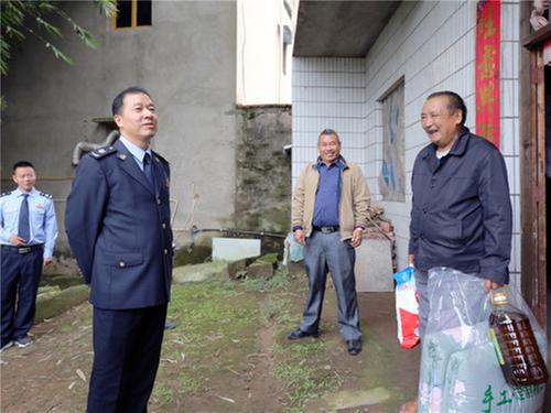 广安经开区税务局开展重阳助老慰问活动