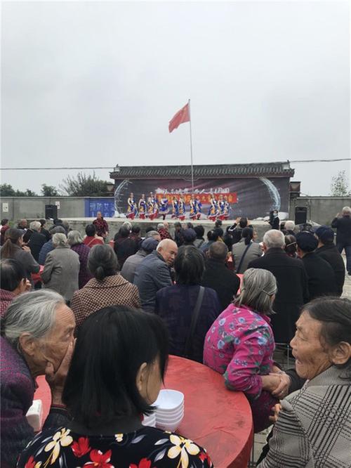 秦家镇社区：庆祝重阳节  老人乐开怀