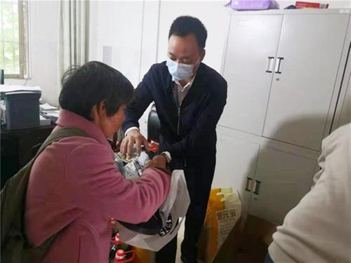 兴隆镇组织开展困境儿童关爱活动