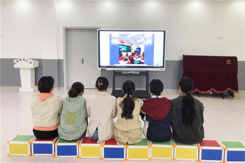 华蓥市公安局将网络安全请进“直播间”