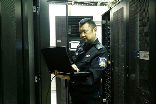 广安最美辅警：“硬核工程师”王华