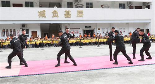 广安：萌娃进警营  警魂润童心