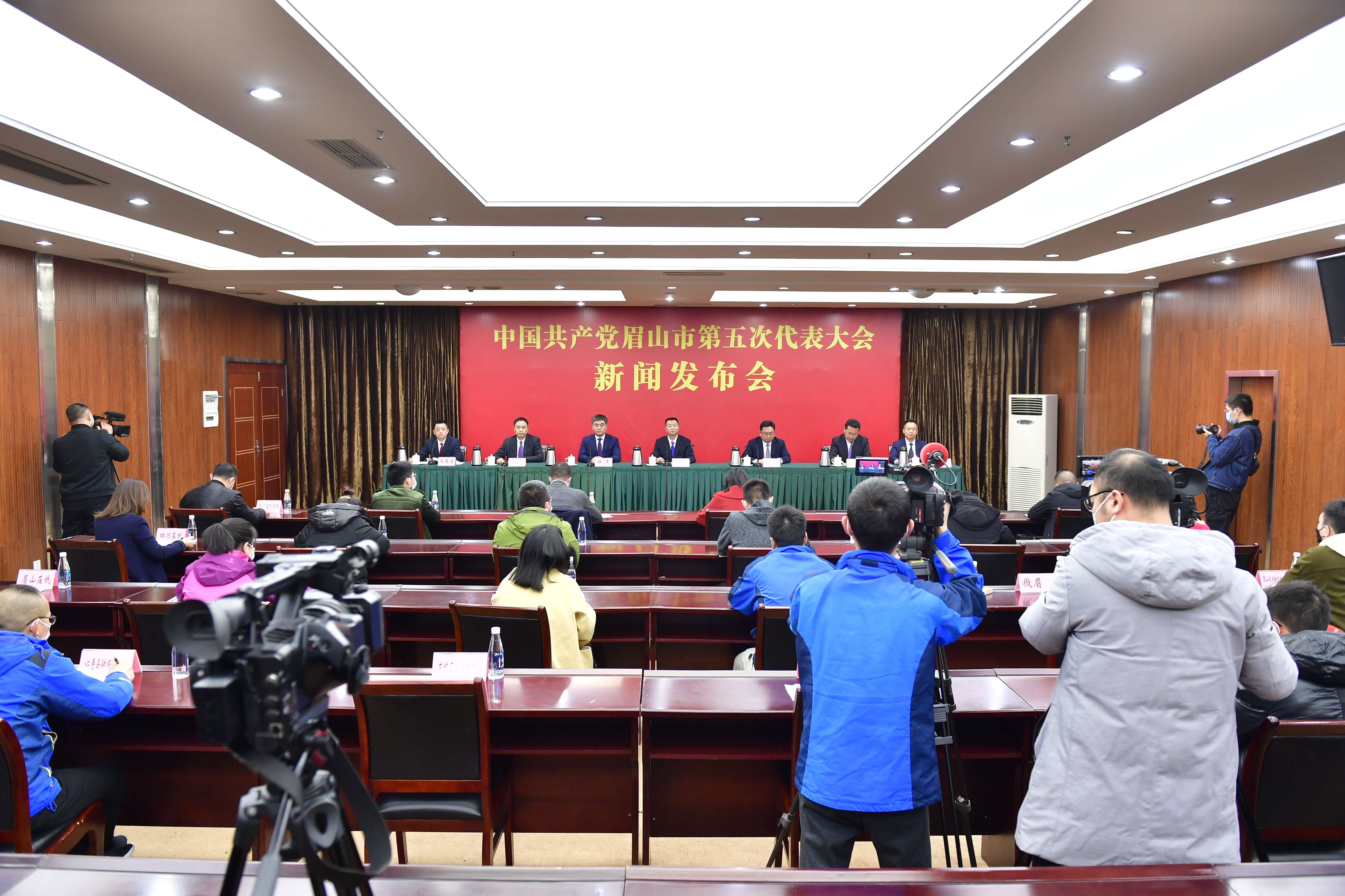 秉持“一切为了眉山好” 锚定“1+3”总体目标阔步前行