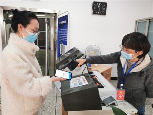 广安：社保卡添新应用 借阅图书更轻松