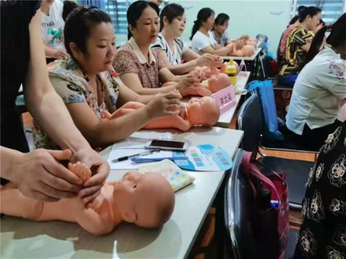 家政服务进社区 “东坡巧姐”来打理