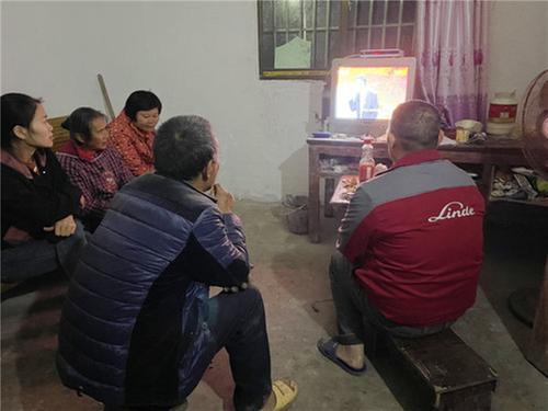 护安镇组织收看《党的伟大成就》