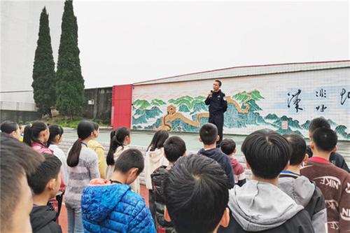 高兴派出所走进校园开展反邪教宣传