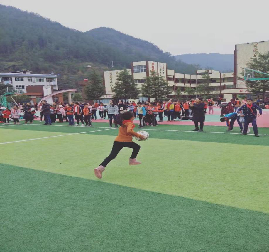 南江县赶场镇小学：举行第二十届田径运动会