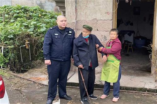 武胜县公安局民辅警热心助老人回家