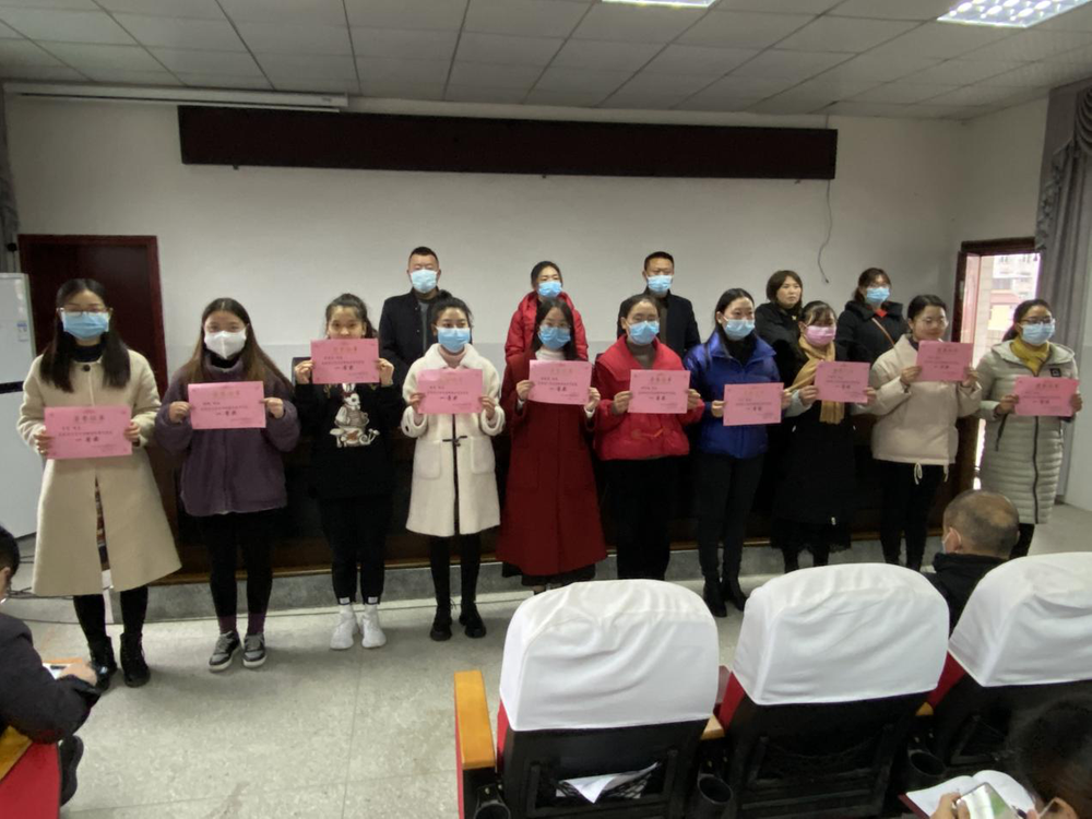 长赤镇桥梁小学举行微课大赛