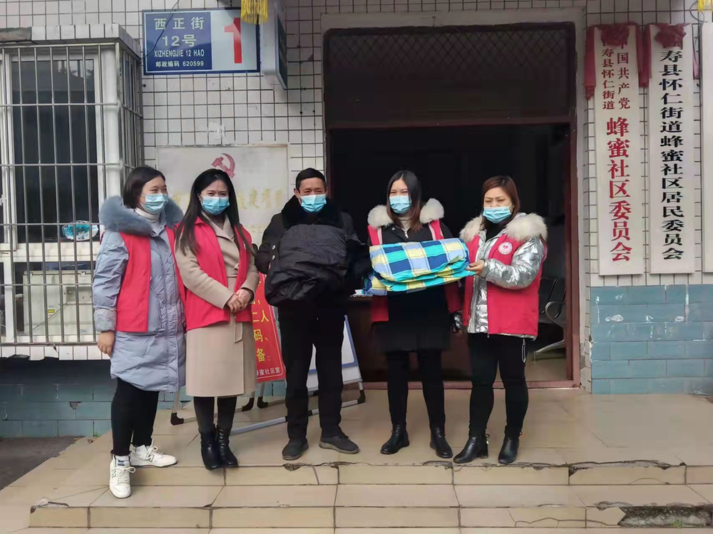 仁寿县怀仁街道蜂蜜社区：爱心帮扶暖人心