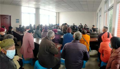 护安镇杨房子社区召开低保民主测评会