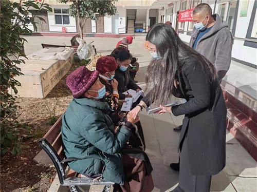 乡城县：共同关爱暖人心 山区老人展笑颜