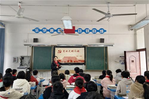 代市实验学校开展党的光辉历程红领巾巡讲团主题宣讲活动