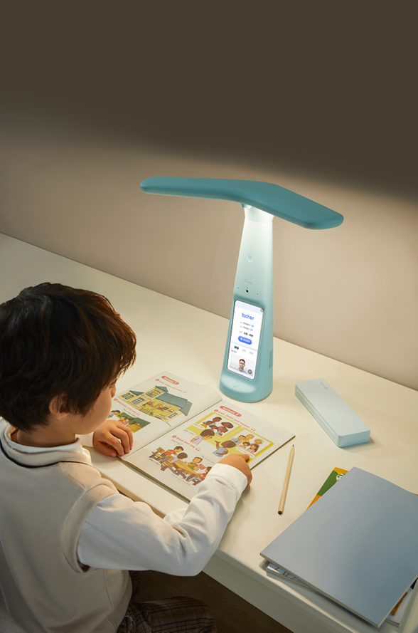 大力智能学习灯超值款Y6搭载护眼“芯”功能，为孩子“量身打造”光线亮度