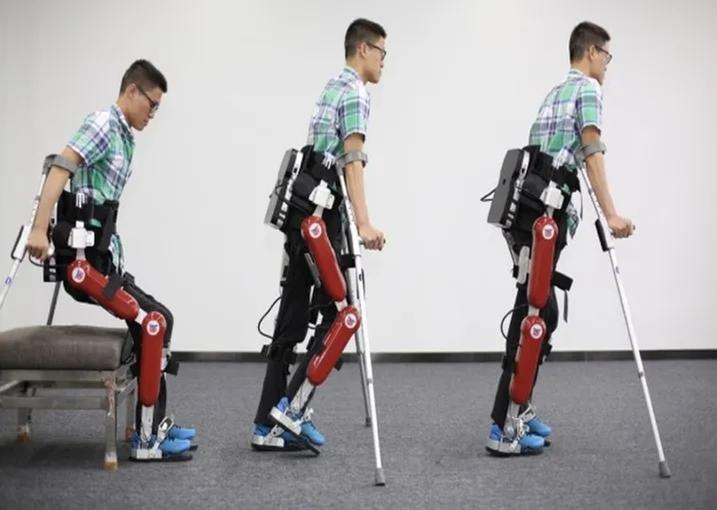 “机器钢铁侠”让截瘫患者重新站起来