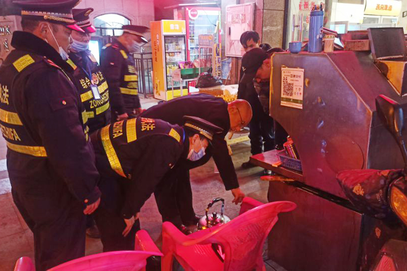 岳池县城市管理综合执法大队开展重污染天气专项整治行动