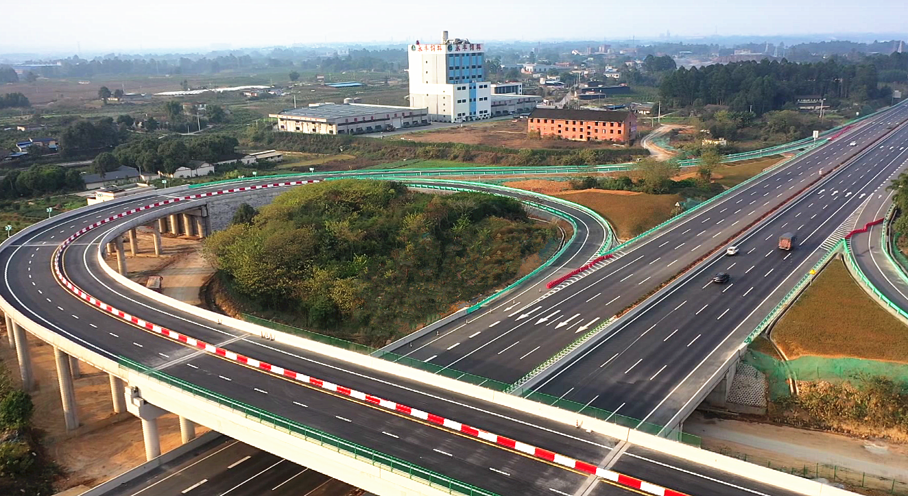 青神县：交通要道更通畅 助力经济促发展