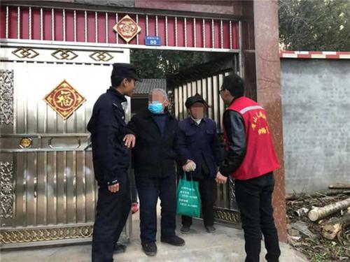 眉山天府公安:救助走失老人 用警心暖民心