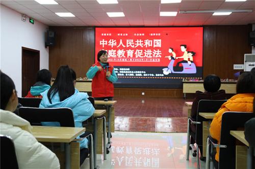 洪雅县：群团组织进企业普及家庭教育