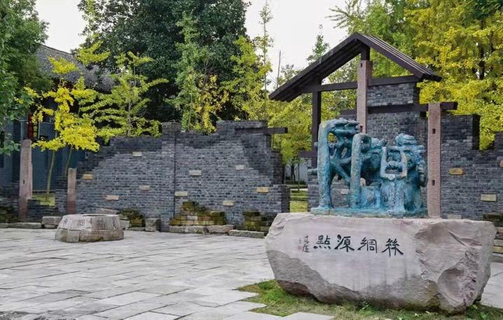 高坪区：依托世界丝绸原点优势打造工业旅游特色品牌